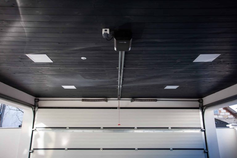 Porți sectionale cu grinda joasa