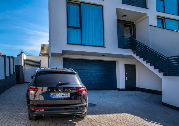 Poarat sectionala la garaj